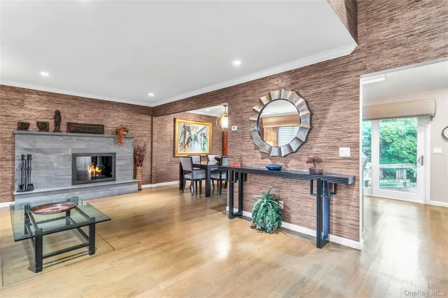 36 Burton Avenue, Plainview, NY 11803 - Image #3