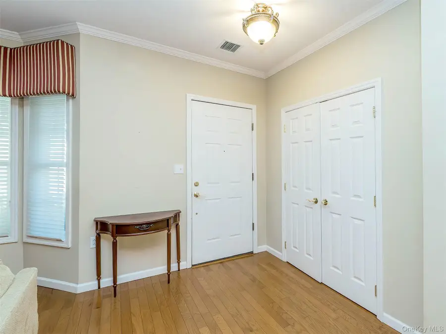 103 Pond View Drive, Port Washington, NY 11050 - Image #3