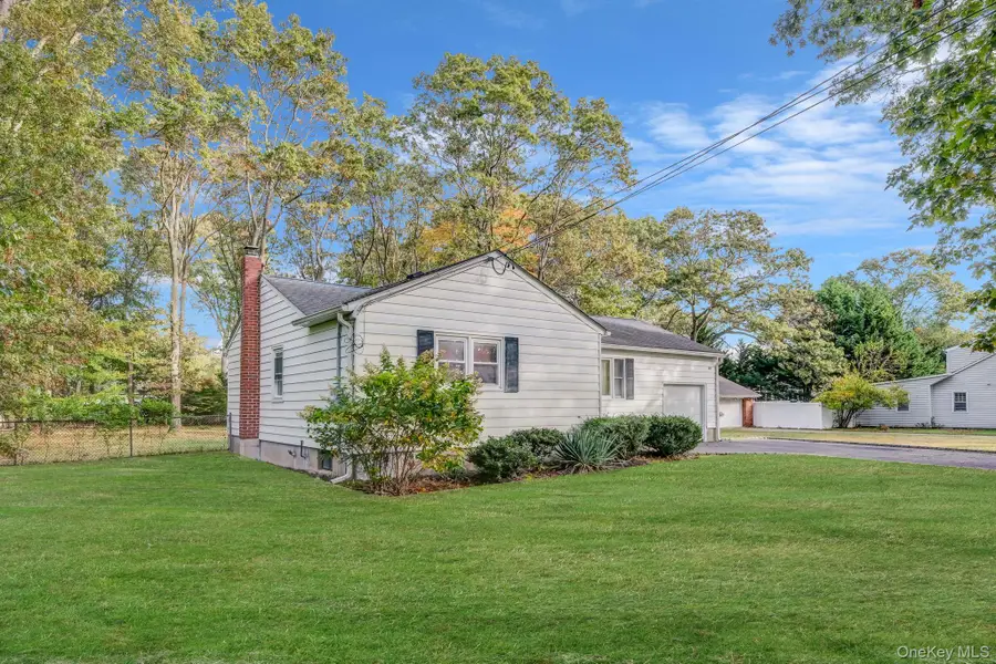 175 Pleasant Street, Ronkonkoma, NY 11779 - Image #3