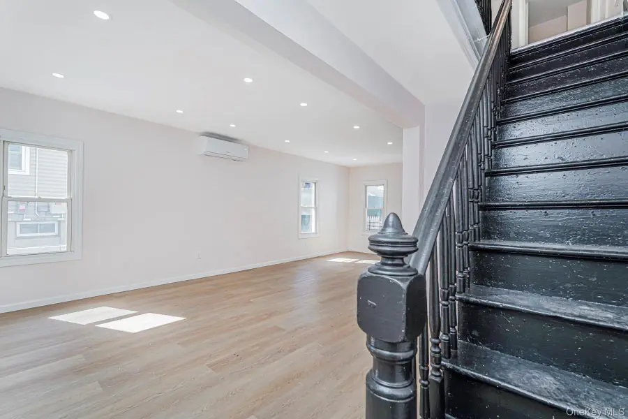 36 Lockman Avenue, Staten Island, NY 10303 - Image #3