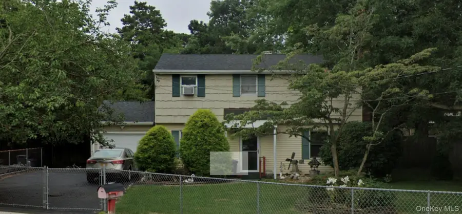 4 Johnson Court, Centereach, NY 11720 - Image #2