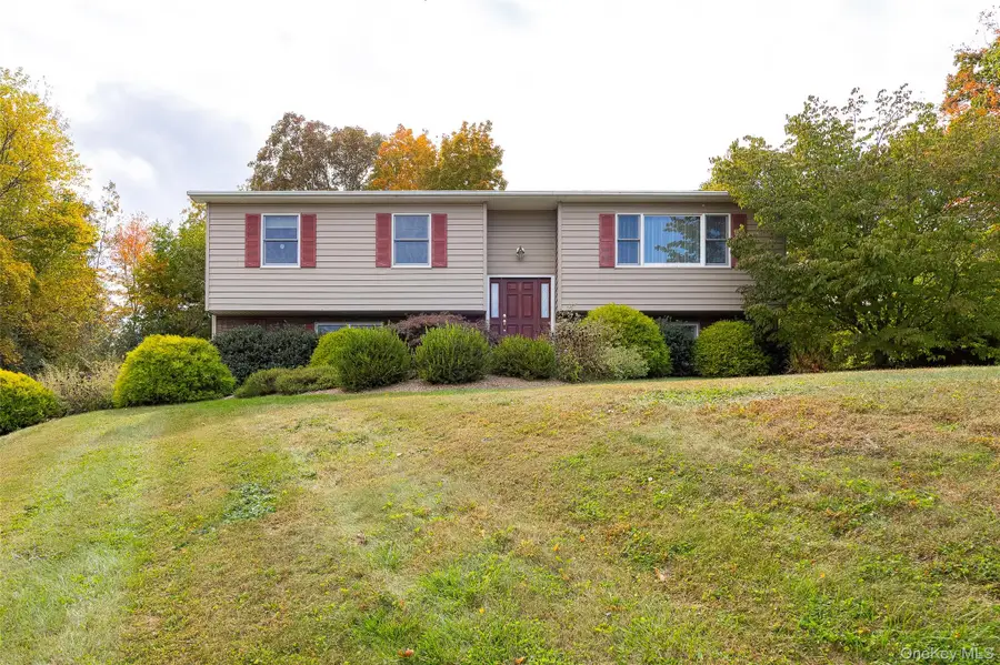 15 Heather Court, Fishkill, NY 12524 - Image #2