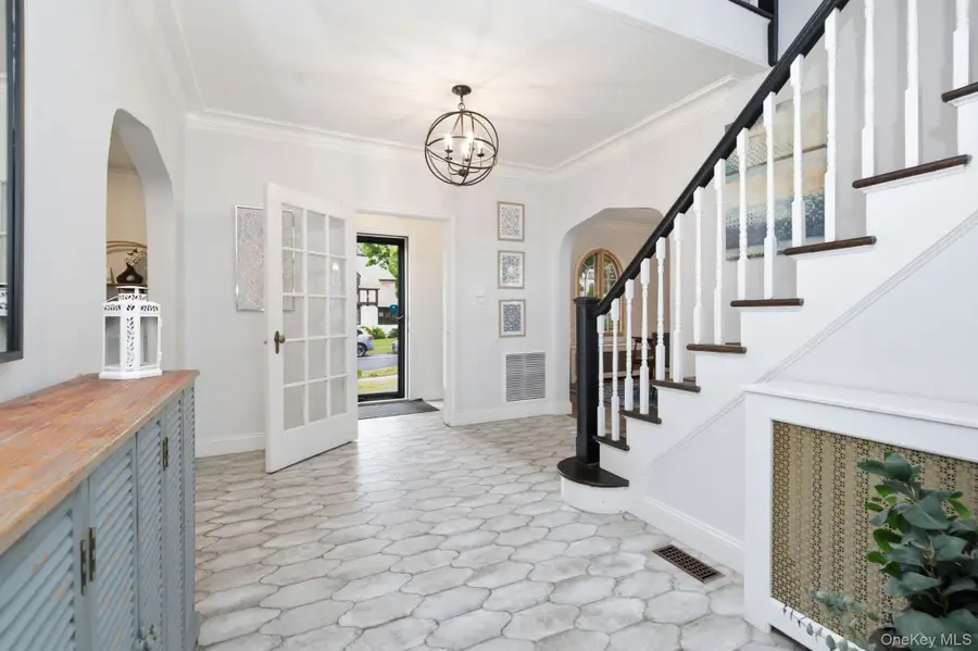 260 E Devonia Avenue, Mount Vernon, NY 10552 - #3