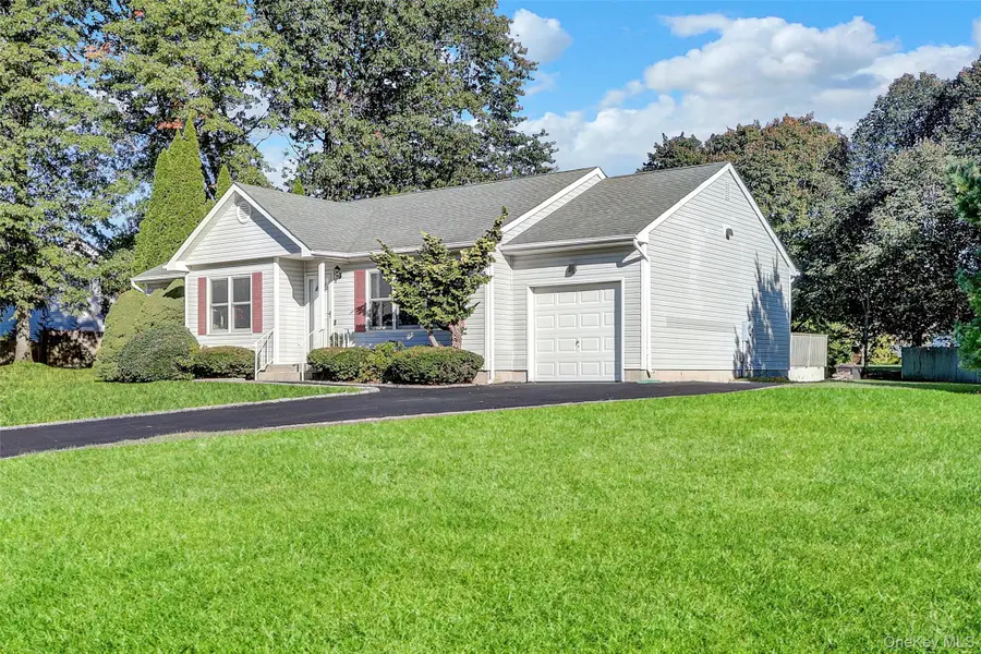 230 Baywood Drive, Baiting Hollow, NY 11933 - Image #2