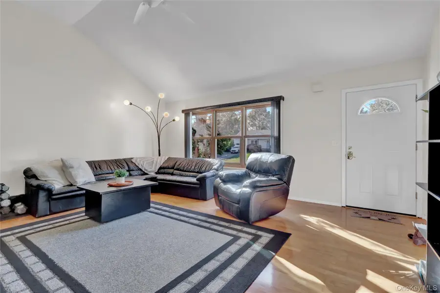 230 Baywood Drive, Baiting Hollow, NY 11933 - Image #3