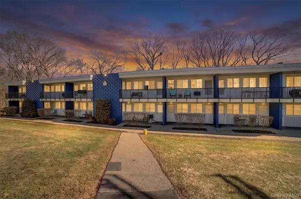 8 Wyndover Woods Lane #18, White Plains, NY 10603