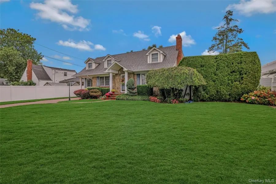 45 Manchester Street, Westbury, NY 11590 - Image #3