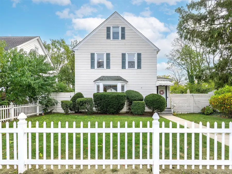 106 Mcloughlin Street, Glen Cove, NY 11542 - Image #2