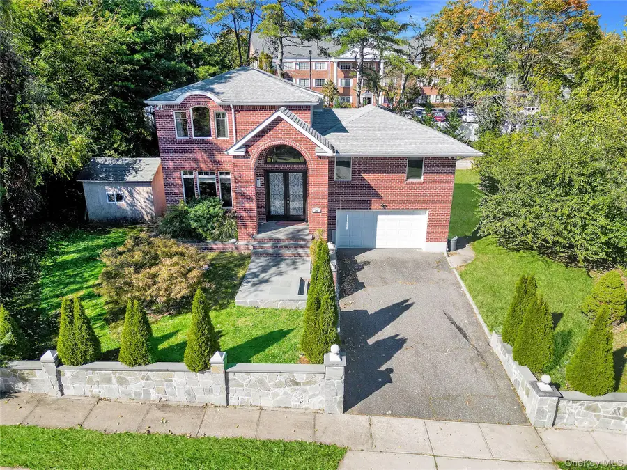 300 Ellen Place, Jericho, NY 11753 - #3