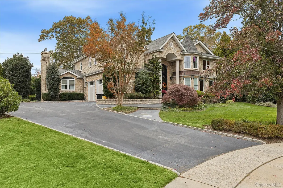 5 Schoolhouse Court, Oyster Bay, NY 11771 - Image #1