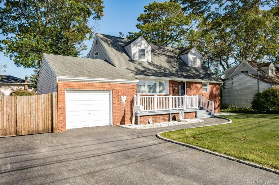 480 N Greene Avenue, Lindenhurst, NY 11757 - Image #2