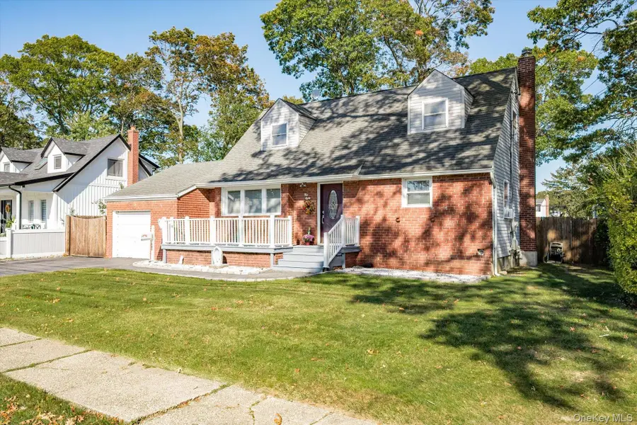 480 N Greene Avenue, Lindenhurst, NY 11757 - Image #3