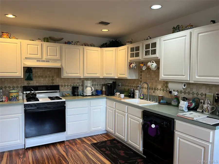 12 Horizon Court, Huntington, NY 11743 - Image #2