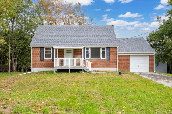 6 Morgan Circle, Hyde Park, NY 12538