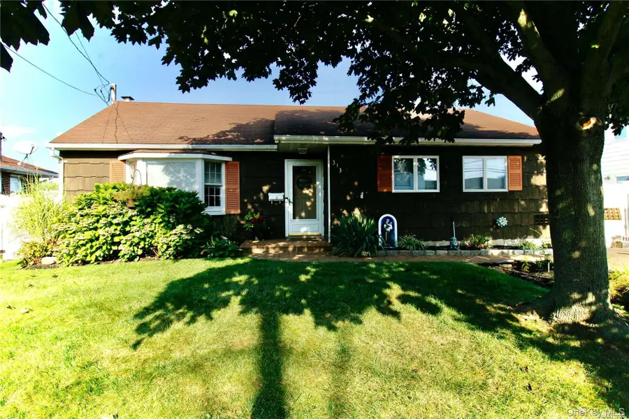 313 West Drive, Copiague, NY 11726 - Image #3