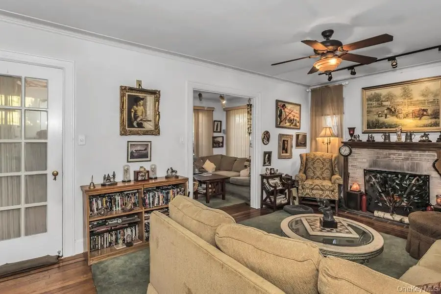 4172 Glenwood Street, Little Neck, NY 11363 - Image #3