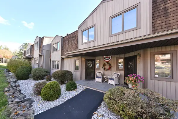 13 Meadowlark Circle, Peekskill, NY 10566