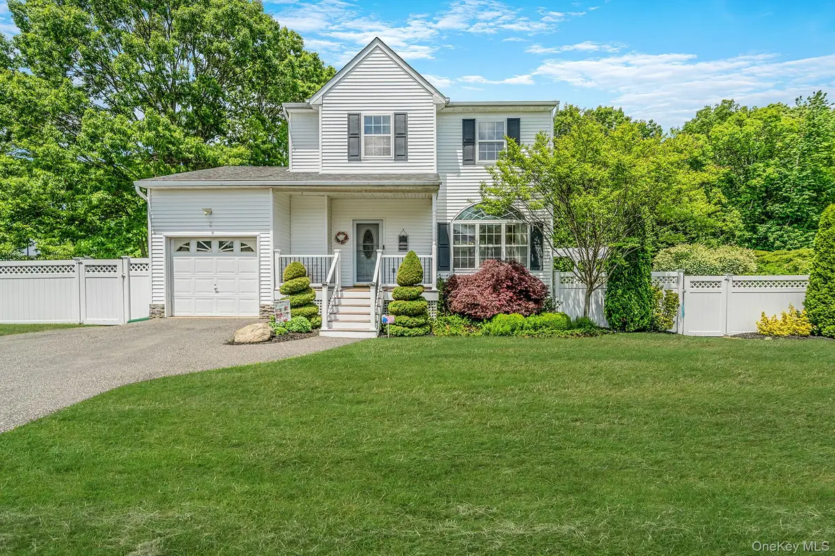 3 Iowa Avenue, Port Jefferson Station, NY 11776 - #1