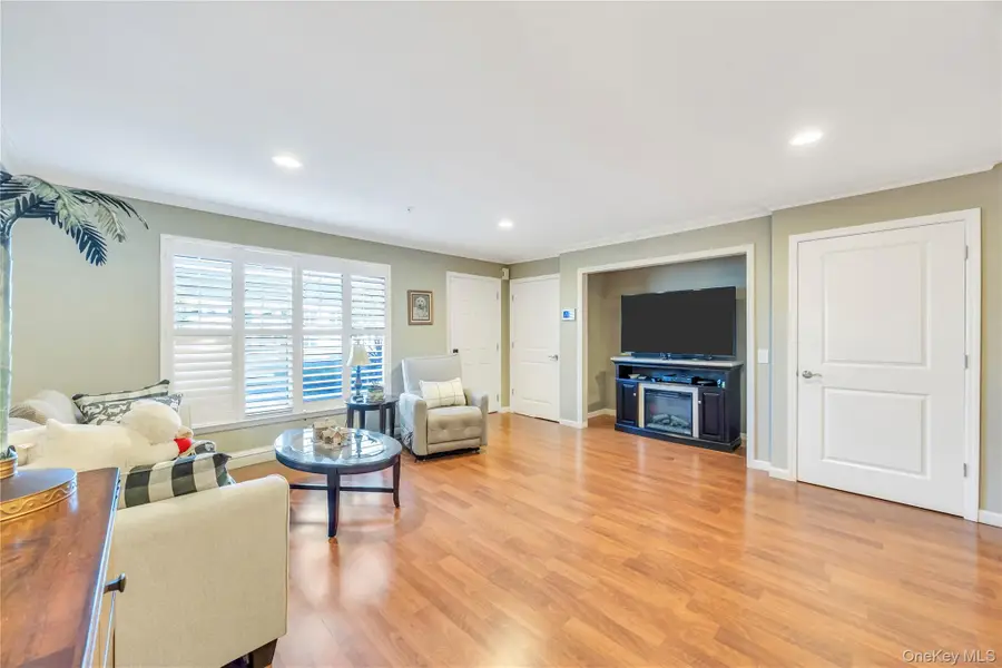 17 Hunter Drive, Central Islip, NY 11722 - Image #3