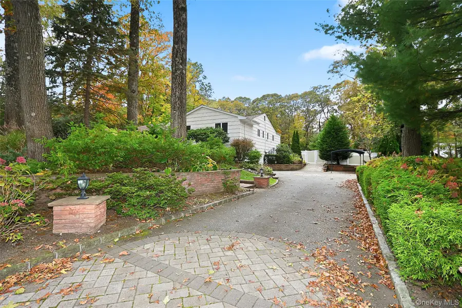 5 Fieldway Court, Huntington, NY 11743 - Image #2