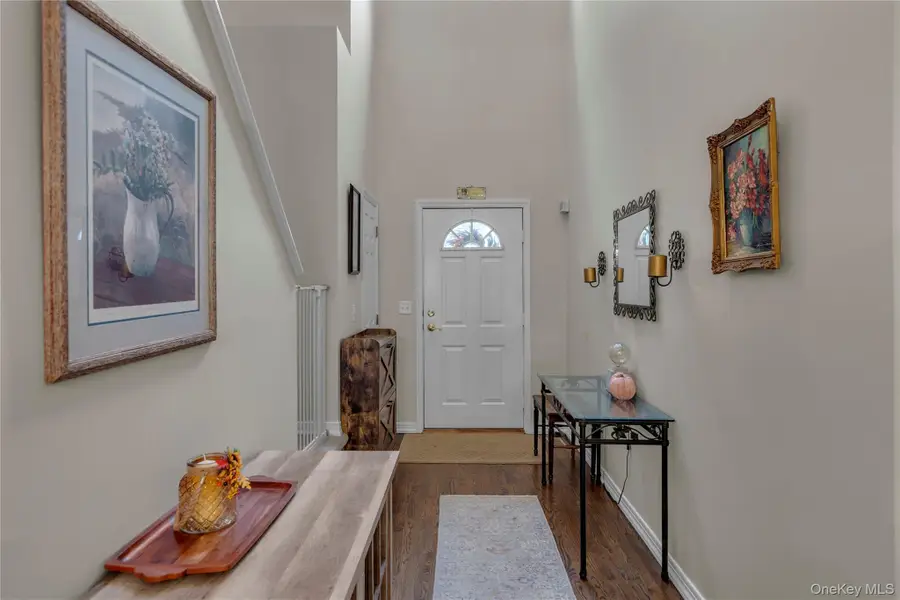 32 Scarborough Drive, Smithtown, NY 11787 - Image #2