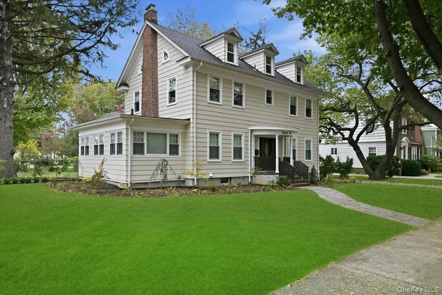 85 Violet Avenue, Floral Park, NY 11001 - Image #2