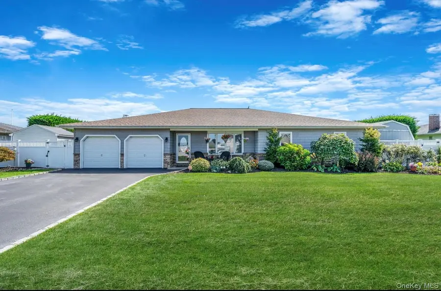 25 Harbor Court, Copiague, NY 11726 - Image #2