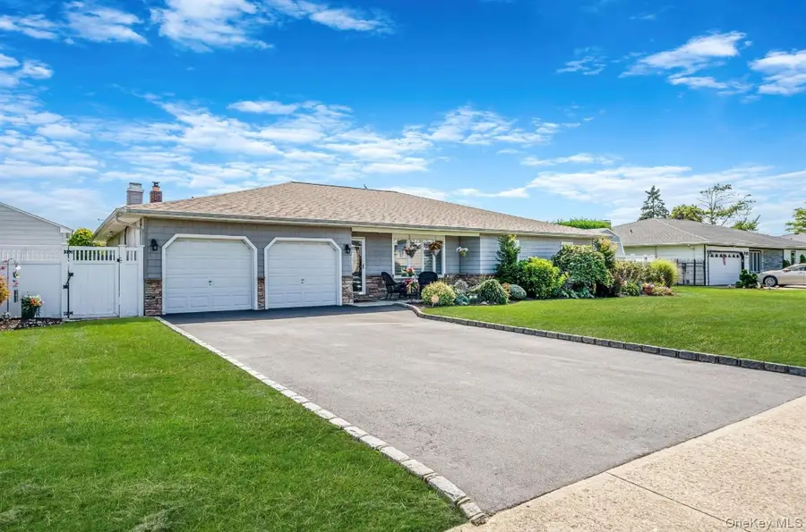 25 Harbor Court, Copiague, NY 11726 - Image #3