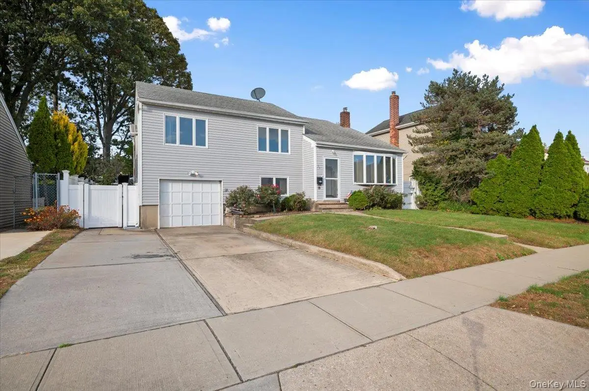 26 Bradford Lane, Bethpage, NY 11714 - Image #1