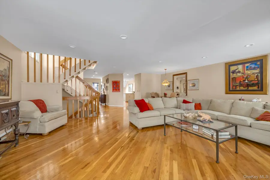 6 John Bean Court, Port Washington, NY 11050 - #2