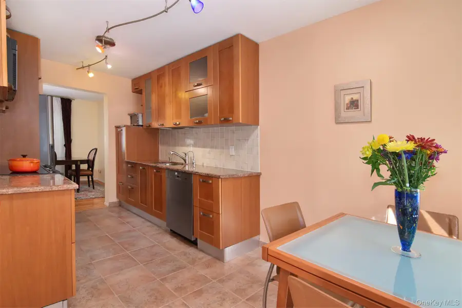 32 Westwood Close, Irvington, NY 10533 - Image #2