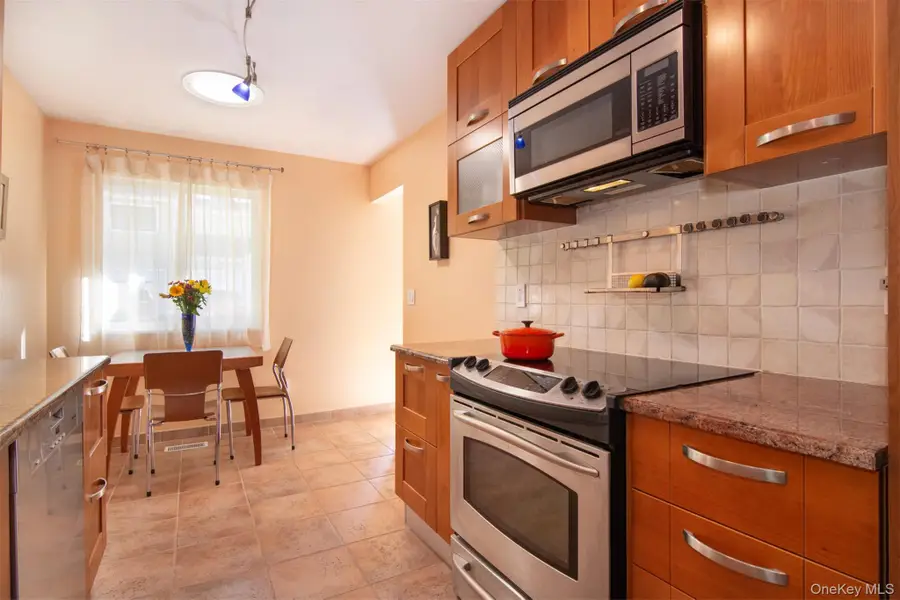 32 Westwood Close, Irvington, NY 10533 - Image #3