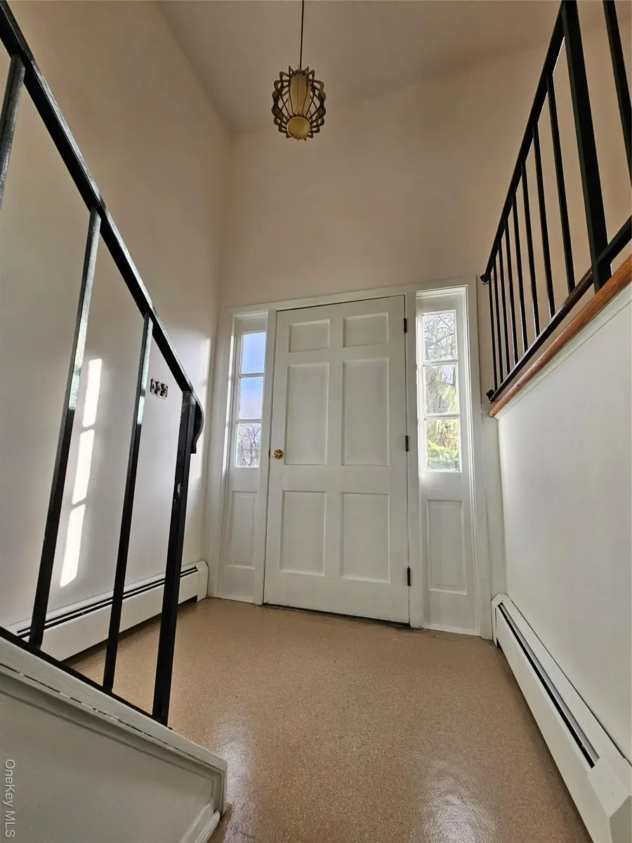 8 Mockingbird Lane, Poughkeepsie, NY 12601 - Image #3