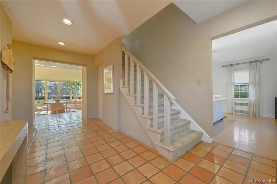 52 Glenwood Lane, East Hills, NY 11577 - Image #2