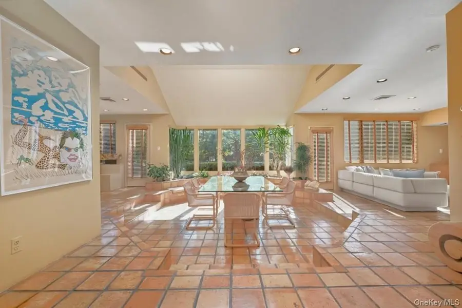 52 Glenwood Lane, East Hills, NY 11577 - Image #3