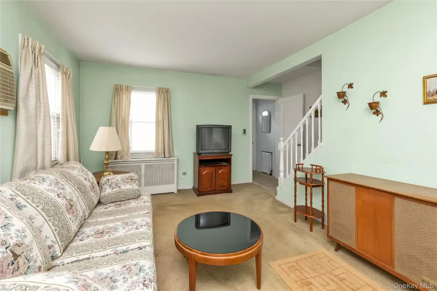 207 Motley Street, Valley Stream, NY 11580 - Image #2