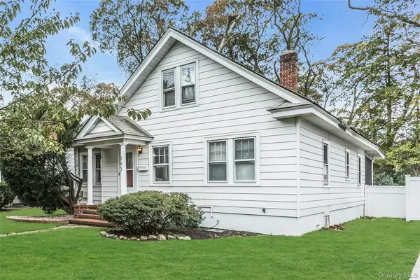 251 N Long Beach Avenue, Freeport, NY 11520