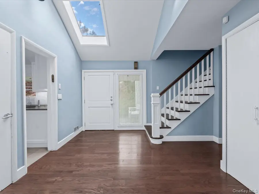 1 Cypress Avenue, Great Neck, NY 11024 - Image #3