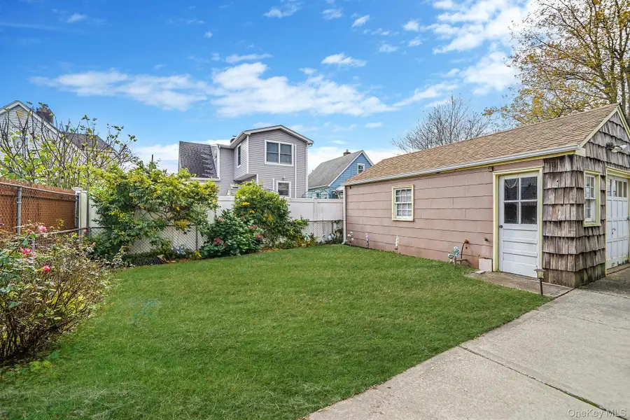 15 Berkshire Road, Merrick, NY 11566 - Image #2