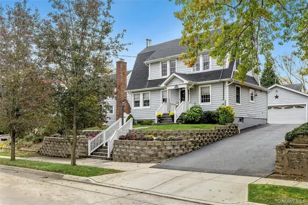 34 Davis Road, Port Washington, NY 11050