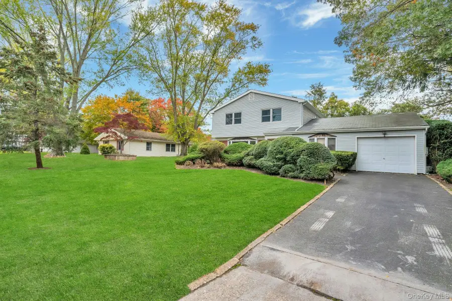 15 Royalston Lane, South Setauket, NY 11720 - Image #2