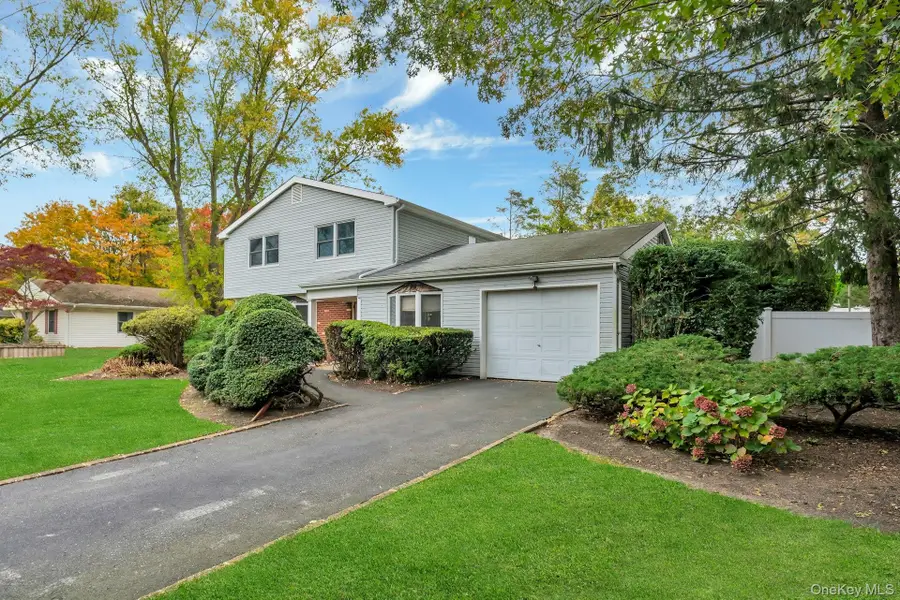 15 Royalston Lane, South Setauket, NY 11720 - Image #3