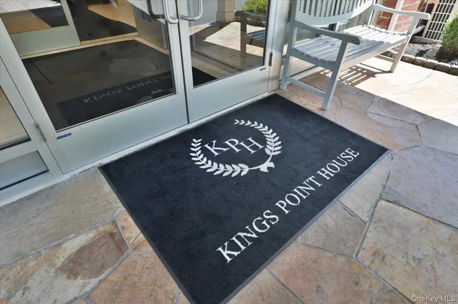 320 E Shore Road E #6B, Great Neck, NY 11023 - #3