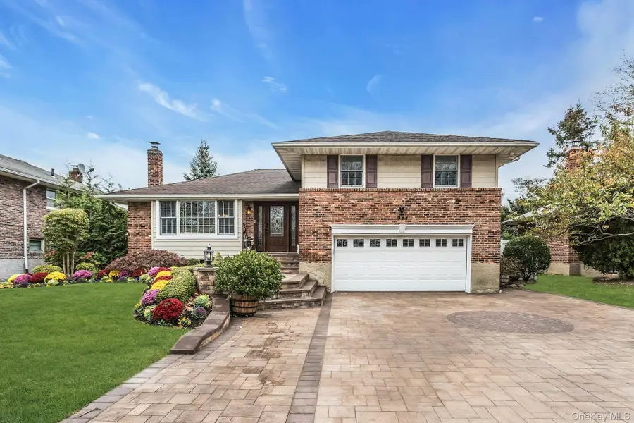 944 Plum Tree Road W, Westbury, NY 11590 - Image #2