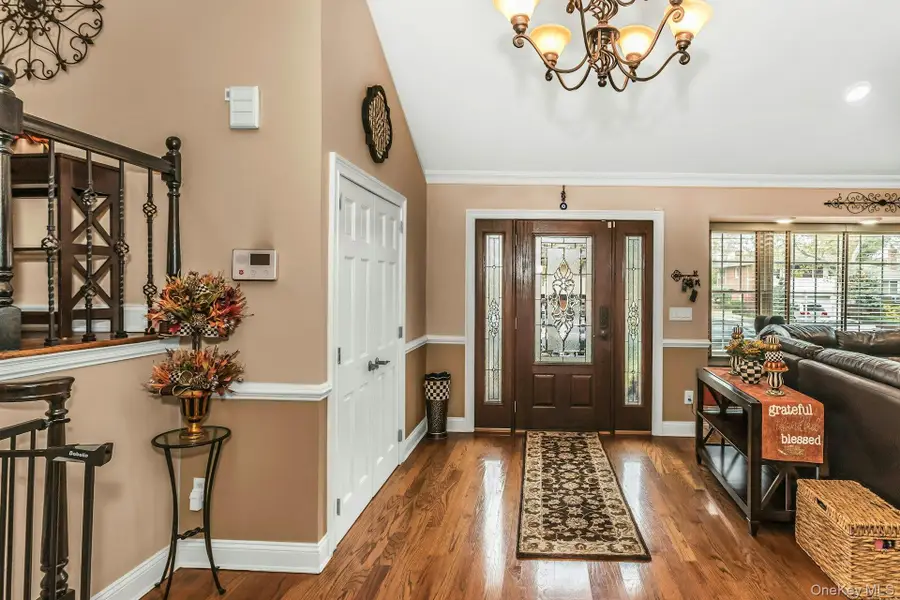 944 Plum Tree Road W, Westbury, NY 11590 - Image #3