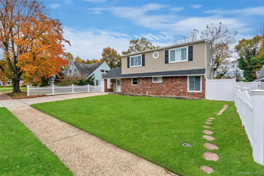 200 Willowood Drive, Wantagh, NY 11793 - Image #3