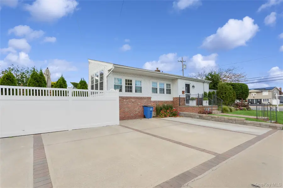 2 Leamington St, Lido Beach, NY 11561 - Image #3