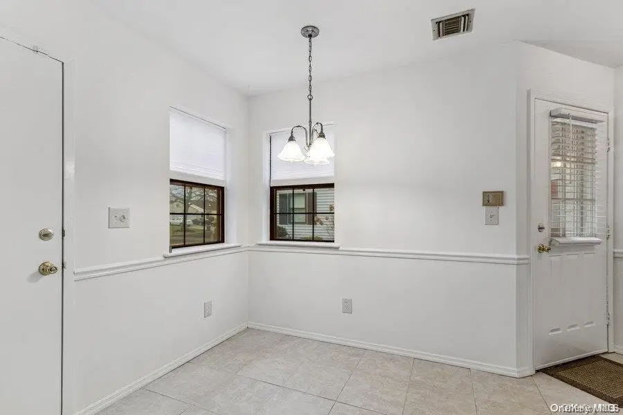 22 Knolls Drive, Stony Brook, NY 11790 - Image #3