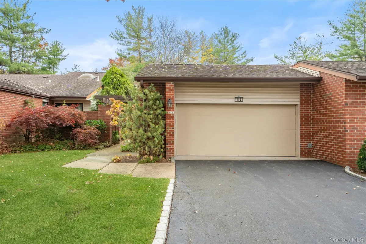 117 Eagles Crescent, Manhasset, NY 11030 - Image #1