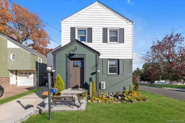 13 Gotham Street, Valley Stream, NY 11581